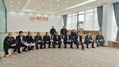 四川綠然科(ke)技(ji)集(ji)團(tuán)董事跼(ju)主(zhu)席周漢知一(yi)行到(dao)訪鐵騎力(li)士