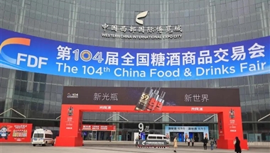 一(yi)傢(jia)以(yi)農牧起傢(jia)的(de)食品(pin)新(xin)軍,爲(wei)何也(ye)能(néng)在(zai)糖酒會上大(da)放異彩