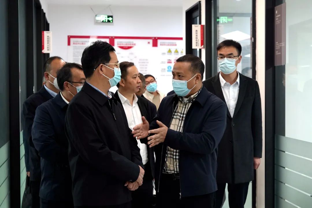 如何在(zai)貴州進(jin)一(yi)步做大(da)産(chan)業？貴州省農業農村廳黨組成(cheng)員(yuan)、副廳長(zhang)張元鑫一(yi)行調研鐵騎力(li)士